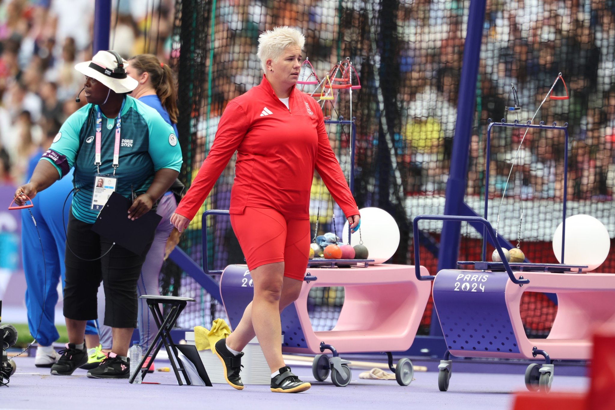 ヴォダルチク選手　サイン　女子ハンマー投げ 引退後はUFCで戦おうかな」ハンマー投げ五輪女王が車上荒らしの