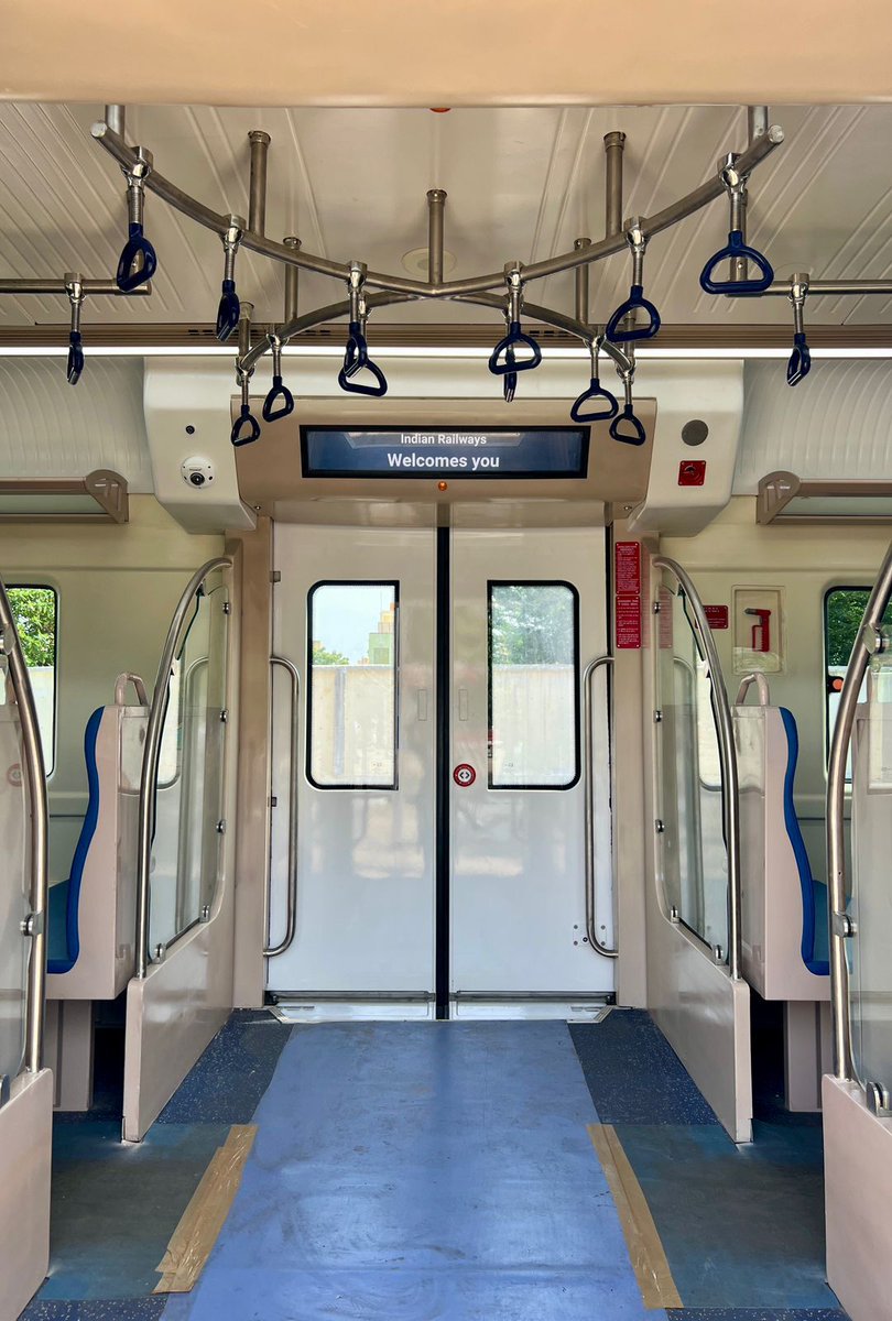 NewsAlgebraIND's tweet photo. BREAKING NEWS 🚨 Speed trial of Vande Metro successfully done.

Saffron coloured Fully air-conditioned Metro train can run up to 110 kmph & designed for inter-city travel of 150-200 km.

The Vande Metro train boasts of facilities like automatic doors, better toilets, and infotainment, besides hand holders for standees. Photos by A Prathap.