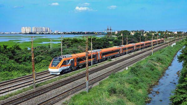NewsAlgebraIND's tweet photo. BREAKING NEWS 🚨 Speed trial of Vande Metro successfully done.

Saffron coloured Fully air-conditioned Metro train can run up to 110 kmph & designed for inter-city travel of 150-200 km.

The Vande Metro train boasts of facilities like automatic doors, better toilets, and infotainment, besides hand holders for standees. Photos by A Prathap.