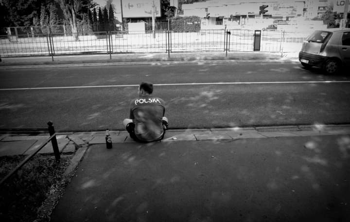 fotoanimusz's tweet photo. #cykam #fotki w przerwie między jedną podopieczną a drugą #psrtyk niczym @Vivian_Maier , ćwiczę #warsztat fotograficzny
to #zdjecie akurat z szuflady
#opiekunka #streetphotography 
#blackandwhitephotography #Polska #jakżryć #selfawareness #fotografia #PENTAX #stolnica #stolyca https://t.co/UdRHbQtESX