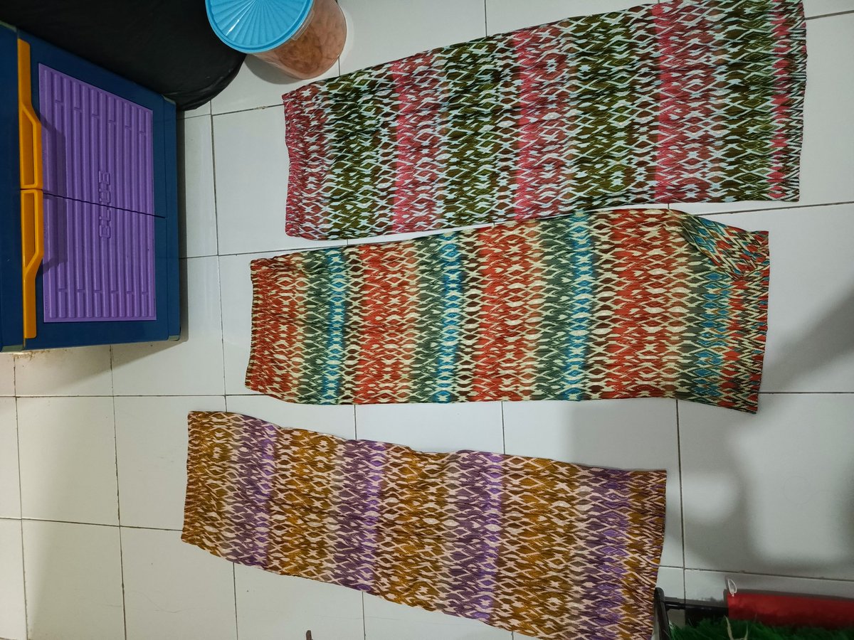 destynations's tweet photo. Bismillah. Hai everyone... Mau ngabisin stok rok plisket punya bapa mertua di konveksinya. Bahannya satin silk panjangnya 100cm bisa muat sampai size xxl. Harganya cuma 35.000 https://t.co/J9gb7AltIu