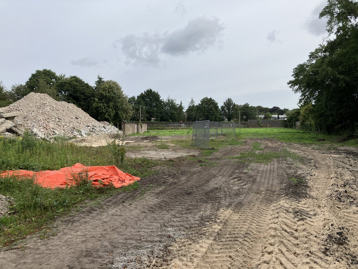 BVerandert's tweet photo. Stand op het sloop/bouwterrein van het Leyens Erve. De tuinen zijn weg. De kelder is nagenoeg weg. https://t.co/uA5f49xn8c