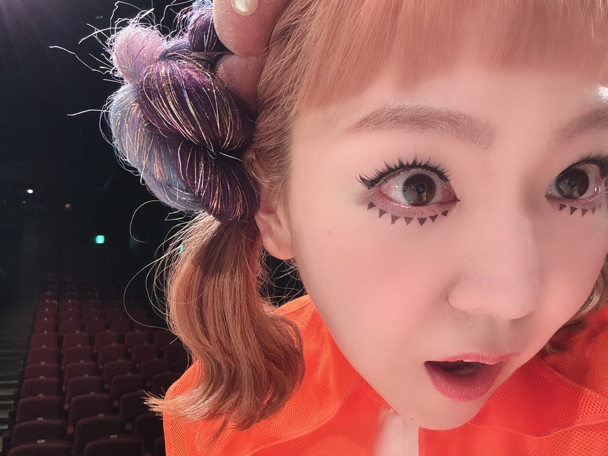 mica_tyontyon's tweet photo. 終わってしまったよ。
取り急ぎ、みなさまありがとうございました!!
もうあうるすぽっとのステージにはなにもないよ🥲舞台ったら儚いね。
べべちゃん、愛おしかった♡
とりあえず、打ち上がってきます🥰
#ピナドル
#PD20th
#ピナコテカドルーチェ
#PINKDRUNK
#ピンドラ
#ちょんちょんミュージカル https://t.co/S9gb58TfA2