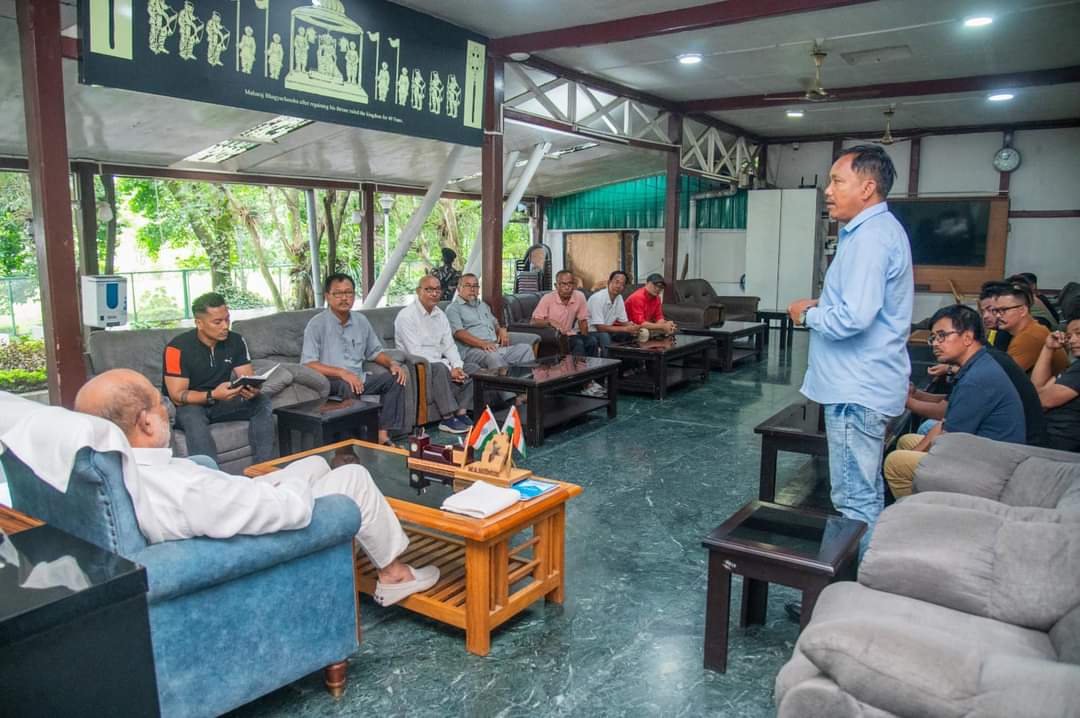 im_dyna4's tweet photo. "CM N.Biren Singh meets with IDP reps from Moreh! Committed to addressing their challenges with urgency &amp; providing necessary support to improve living conditions. Govt dedicated to their well-being! #IDPSupport #Moreh #GovtCommitment" https://t.co/xg6PgL2Q3o