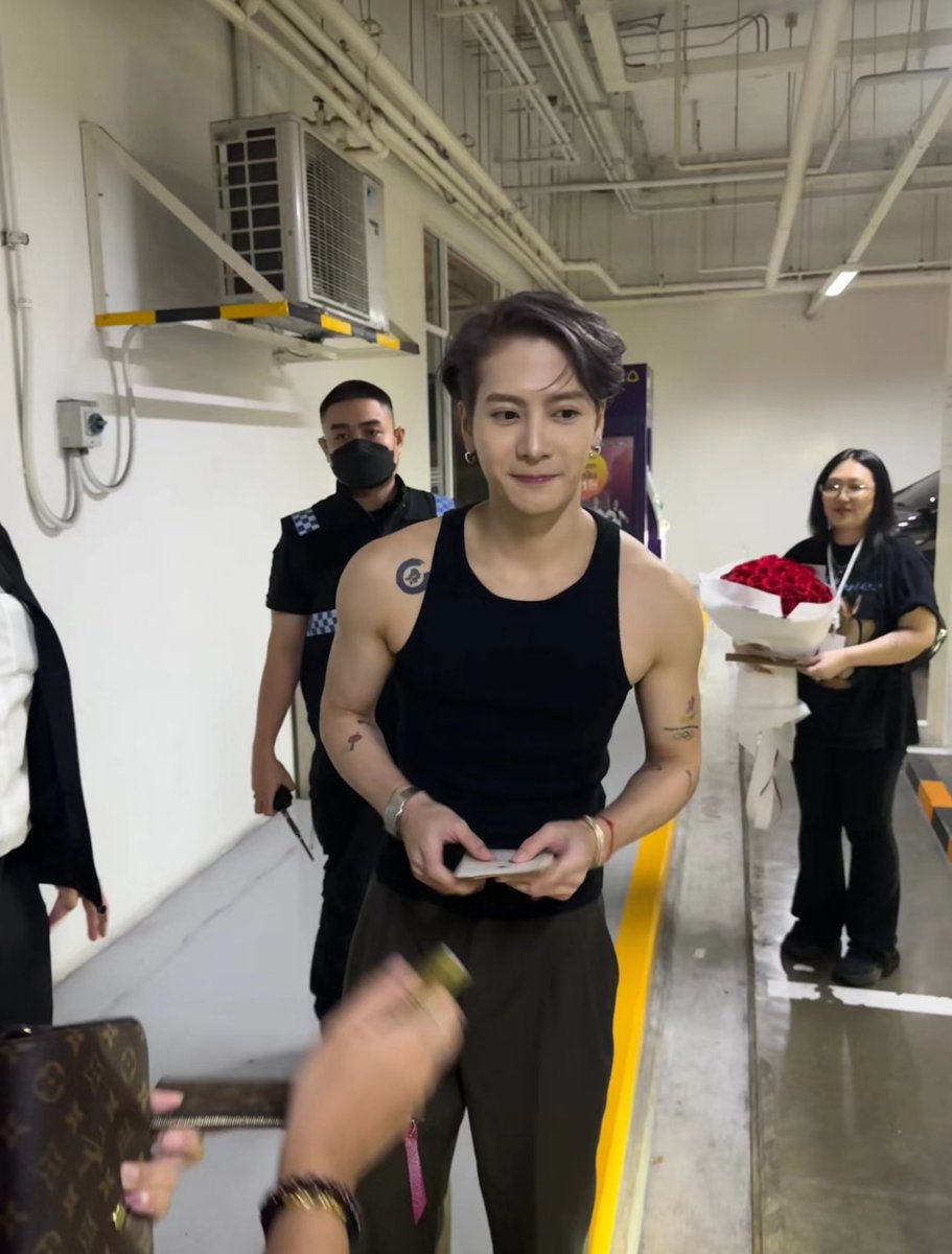 missp45's tweet photo. เปนลมแล้วเปนลมต่อ🤧🤧

 #JacksonWang #NESCAFEGoldCremaGoldenMoment
#NESCAFEGoldCremaXJacksonWang https://t.co/Tdb7bw09Ql