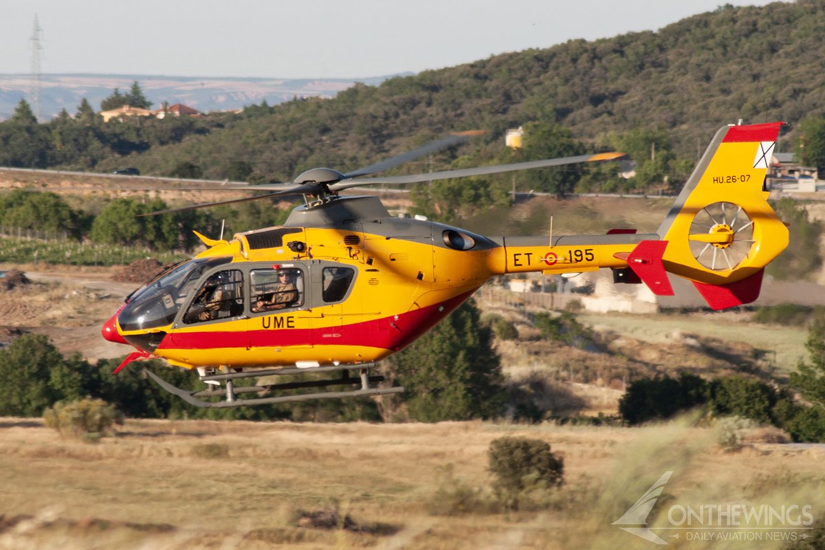 OnAviation's tweet photo. Ya hemos dicho en alguna ocasión que el EC-135 es uno de los helicópteros más polivalentes del mercado. Pero hoy os queremos preguntar, ¿qué colores le sientan mejor? 
Y para ello tenemos a estos candidatos: @guardiacivil @policia @DGTes y la @UMEgob 
¡A votar! https://t.co/Qp6Ojax5SG