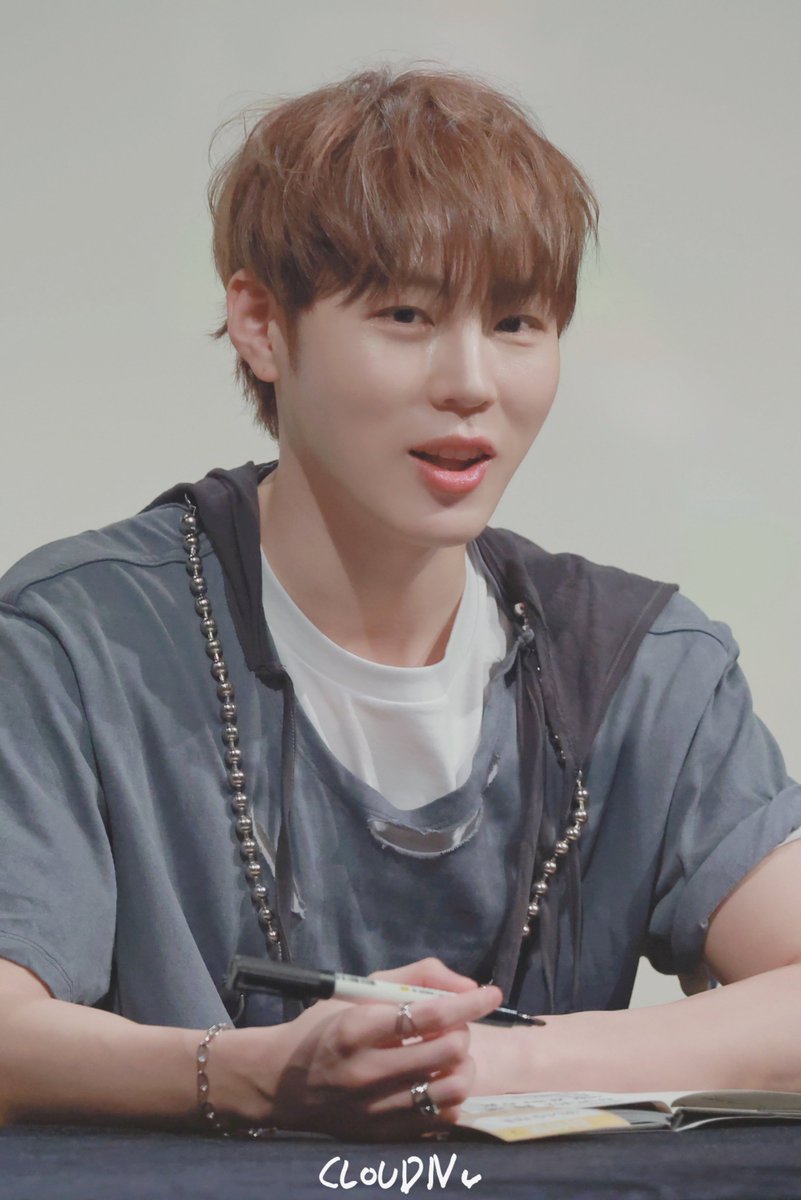 cloudn_hsw's tweet photo. 240804 위드뮤 팬싸

🩶🩶

#하성운 #HASUNGWOON https://t.co/wqTlhrsnq8