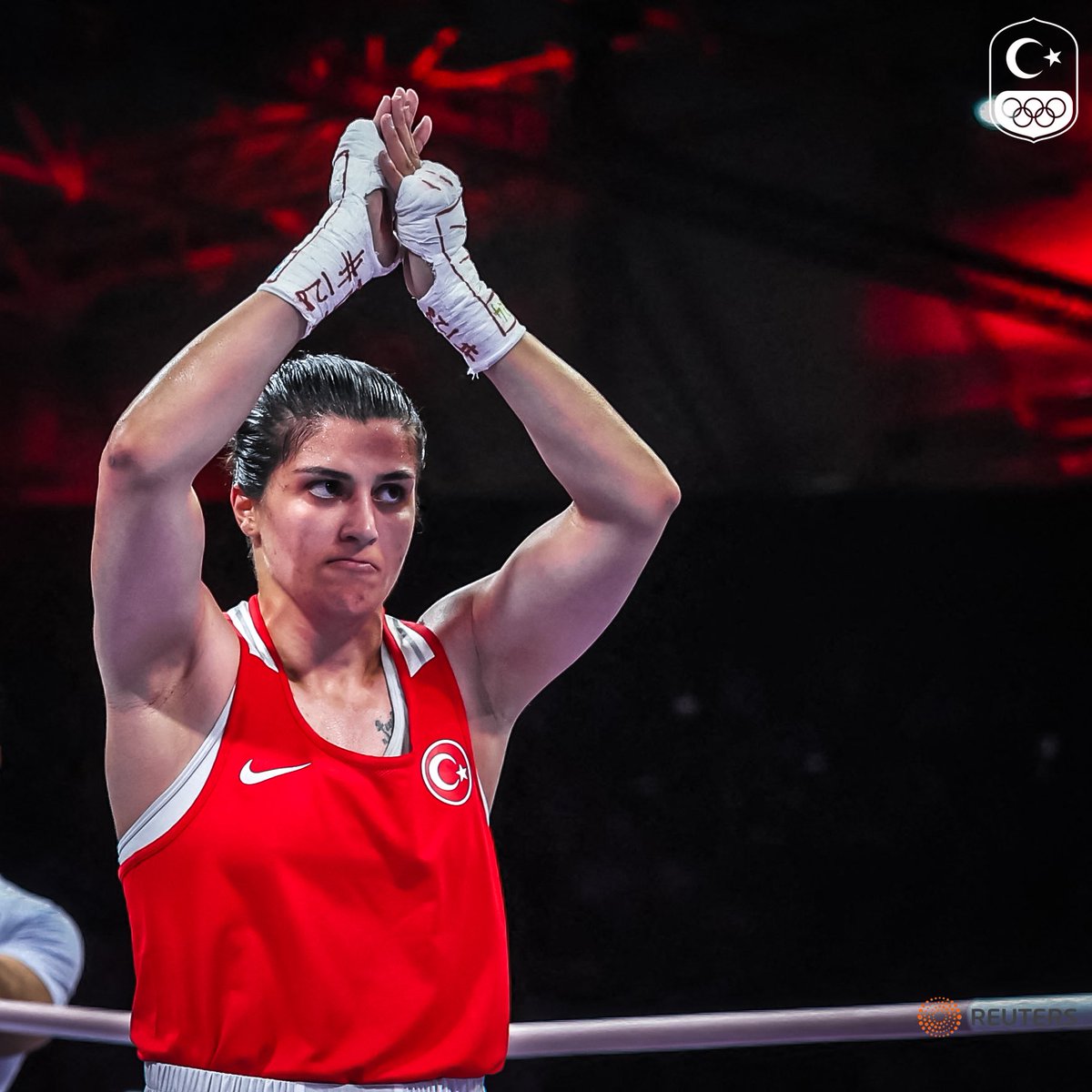 Sporun içinde kazanmak da kaybetmek de var. Tokyo'dan sonra Paris'te de altın madalya almayı çok istedim ama olmadı. En iyi Busenaz'ı ringe yansıtamadım. Üzgünüm, hakkınızı helal edin 🇹🇷🖐️ Team Türkiye'deki tüm arkadaşlarıma başarılar diliyorum, bizi sevindirecekler eminim. 🙏