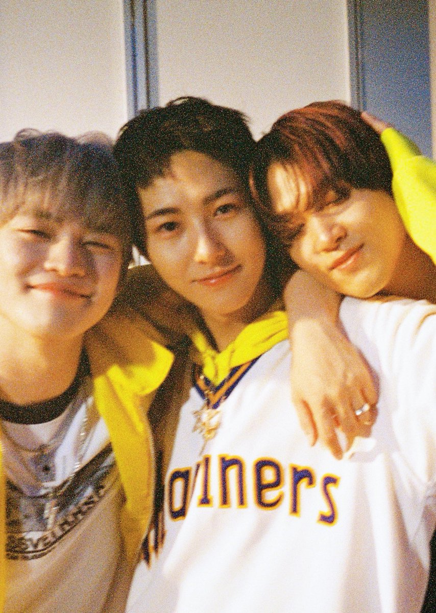 renjuns323's tweet photo. miss you too much https://t.co/N5CS8B13sr