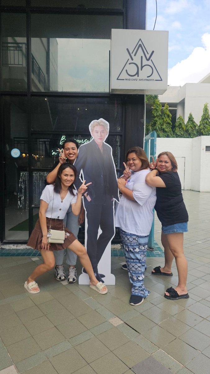KhawtangBP's tweet photo. ในที่สุดก็ได้รูปนี้กลับบ้านแล้วรอยยิ้มอันสดใสที่ขี้เล่นของปะป๊า สัญญาจะดูแลอย่างดีเลยฮะ 🥰 เป็นการเปิด Wab Cafe วันสุดท้ายแล้ว ความทรงจำมิตรภาพดีๆเกิดขึ้นที่นี่ได้เจอทั้งความสุขรอยยิ้มและเสียงหัวเราะ ได้ทานเค้กเครื่องดื่มอร่อยๆ ขอบคุณนะฮะ 🙏 

#wabcafeandfriends 
@WabCafenfriends https://t.co/ud4tuqikeD