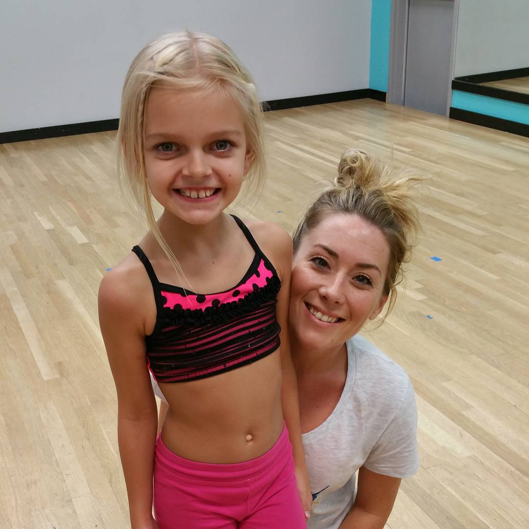 emilymitless's tweet photo. [INSTAGRAM] August 15, 2015

"Thank you so much @/michelle__cross for letting me be your assistant the whole day even when you were teaching 16 years Olds I was teaching them stuff it was so great seeing you again! #teamSDA"

#EmilyKelavos https://t.co/qvqNCY7gwv