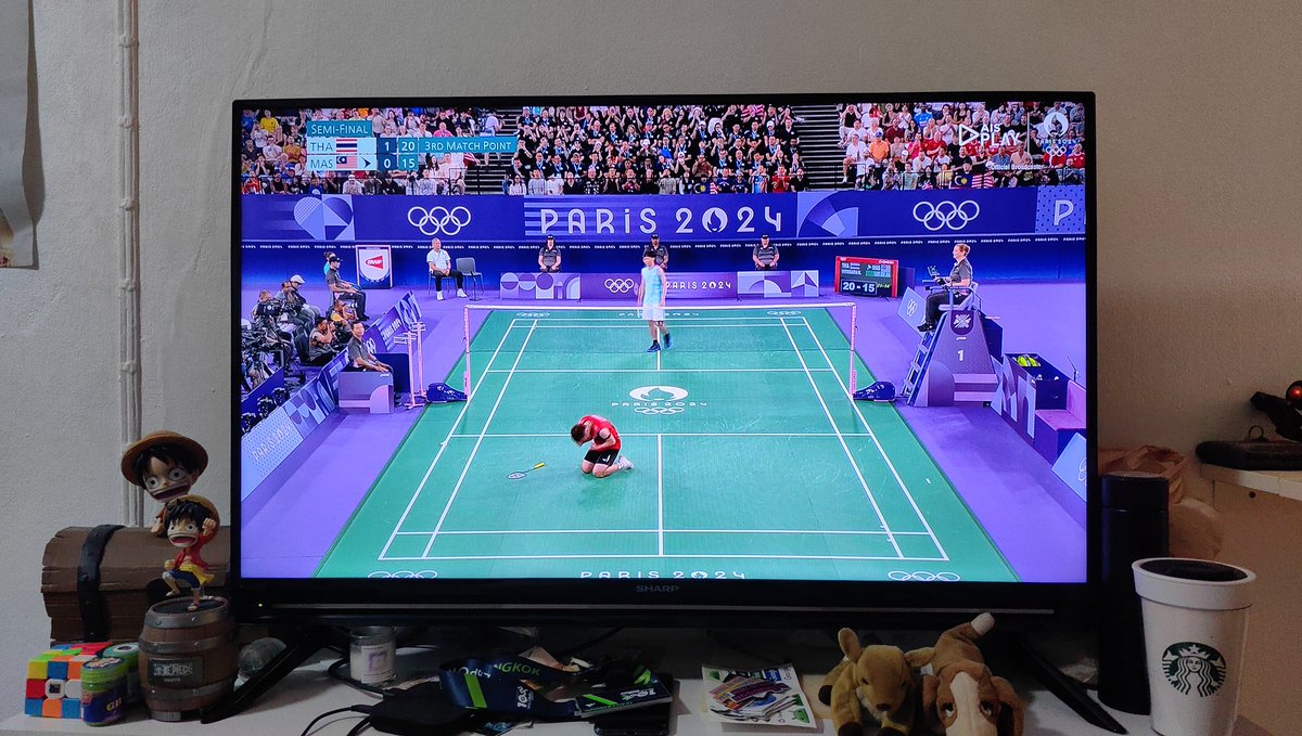 labusGoogle's tweet photo. วิว กุลวุฒิ วิทิตศานต์

Match Point  เข้าชิงเหรียญ​ olympics​ อย่างสวยงาม

#olympics2024
#วิวกุลวุฒิ
#แบดมินตัน https://t.co/O38e2r5NTb