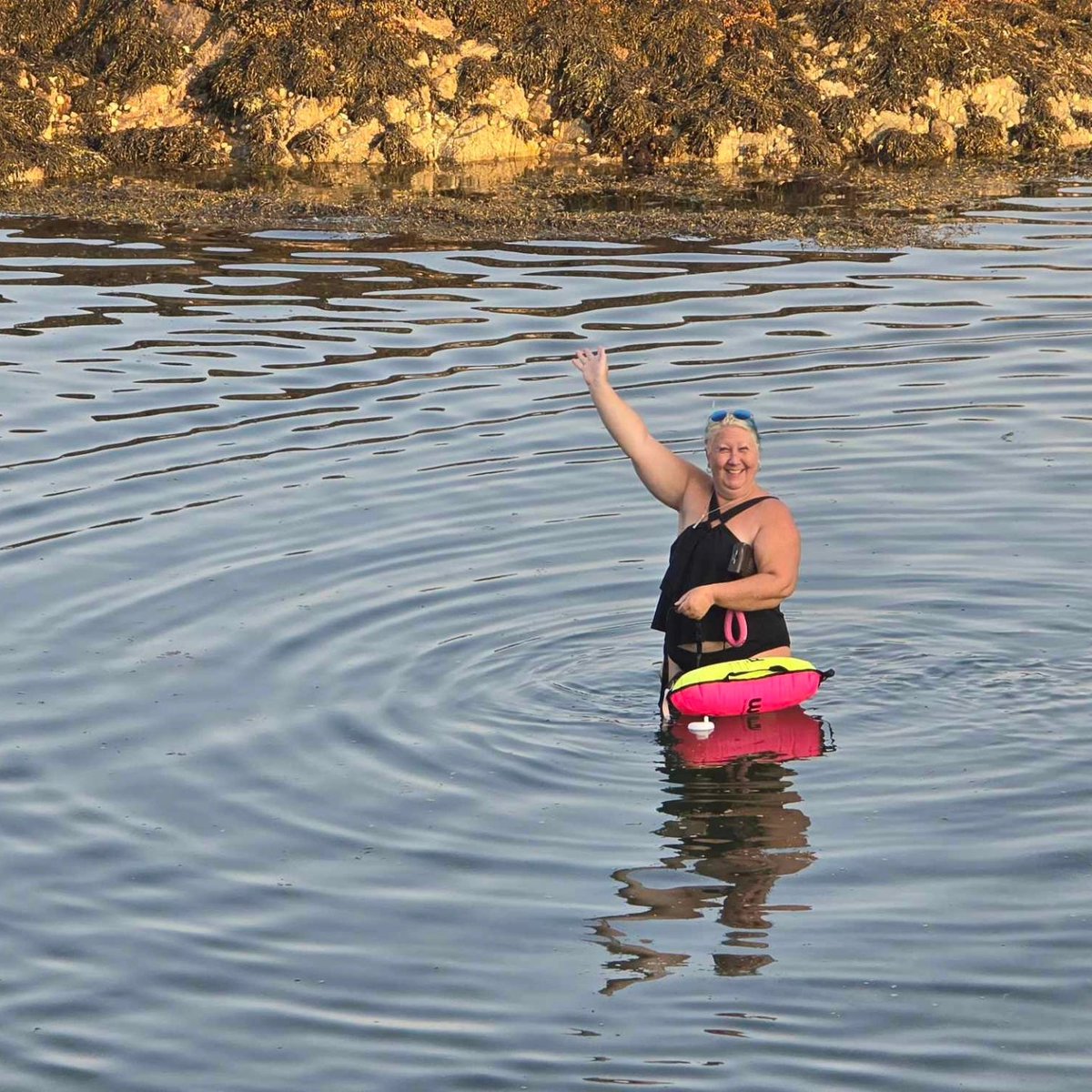 TonyaTemplar's tweet photo. I'm going to keep doing this & keep asking for money & spread awareness. @PAPYRUS_Charity Hopeline 24/7 number is 0800 068 41 41. We need to support these young people better. Prevention of Young Suicide is so important. @CBSAngleseySwim #42challenge https://t.co/GHwRQiRJia