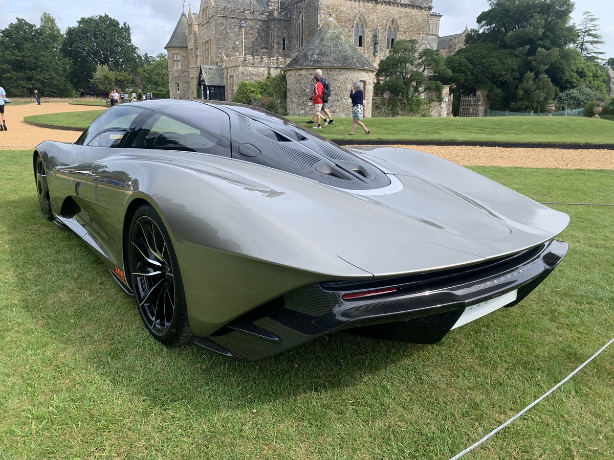 rowansvirage's tweet photo. Lots of fine metal in front of the palace lawn #supercarweekend @Beaulieu_Hants https://t.co/ns9sGQX0sX