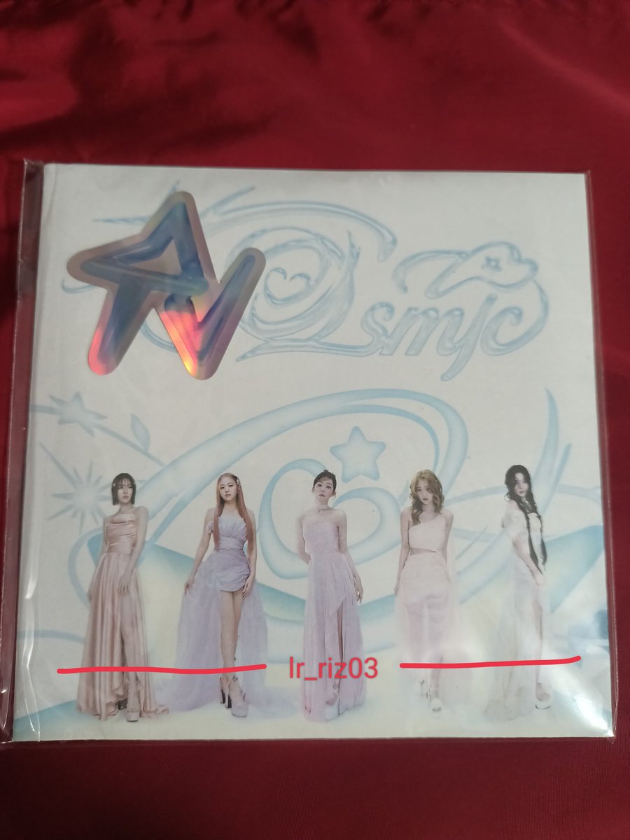 lr_riz03's tweet photo. Wts/lfb

Hi. Baka may naghahanap pa. I'm selling cosmic - red velvet albums. 

1 poster (midnight ver.) for 400 pesos

3 photobook ver. for 900 pesos each
* 2 hotel ver
* 1 midnight ver.

Onhand na po itooo

Dm sa interested. Please help retweet. Help me find buyer/s 🥺 Thank uuu https://t.co/l0G70DSYxC