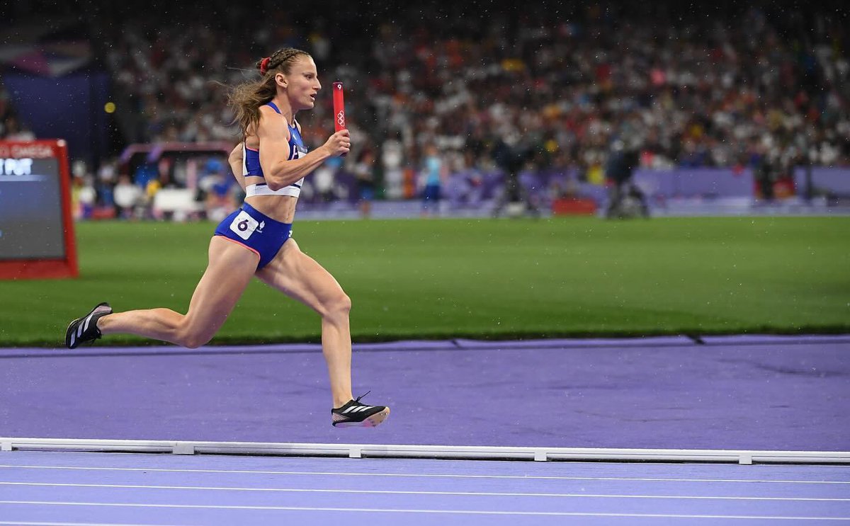 Brossier Amandine (@brossieramand1) on Twitter photo Hâte de vous partager mes premiers ressentis sur ma première finale olympique, à <a href="/Paris2024/">Paris 2024</a> … 💙🤍❤️ Un mélange d’émotions uniques !
Mais déjà, merci <a href="/JosselinClair/">Josselin Clair</a> pour cette photo 🥹📸
#SportAngers | #LaDalleAngevine Hâte de vous partager mes premiers ressentis sur ma première finale olympique, à <a href="/Paris2024/">Paris 2024</a> … 💙🤍❤️ Un mélange d’émotions uniques !
Mais déjà, merci <a href="/JosselinClair/">Josselin Clair</a> pour cette photo 🥹📸
#SportAngers | #LaDalleAngevine