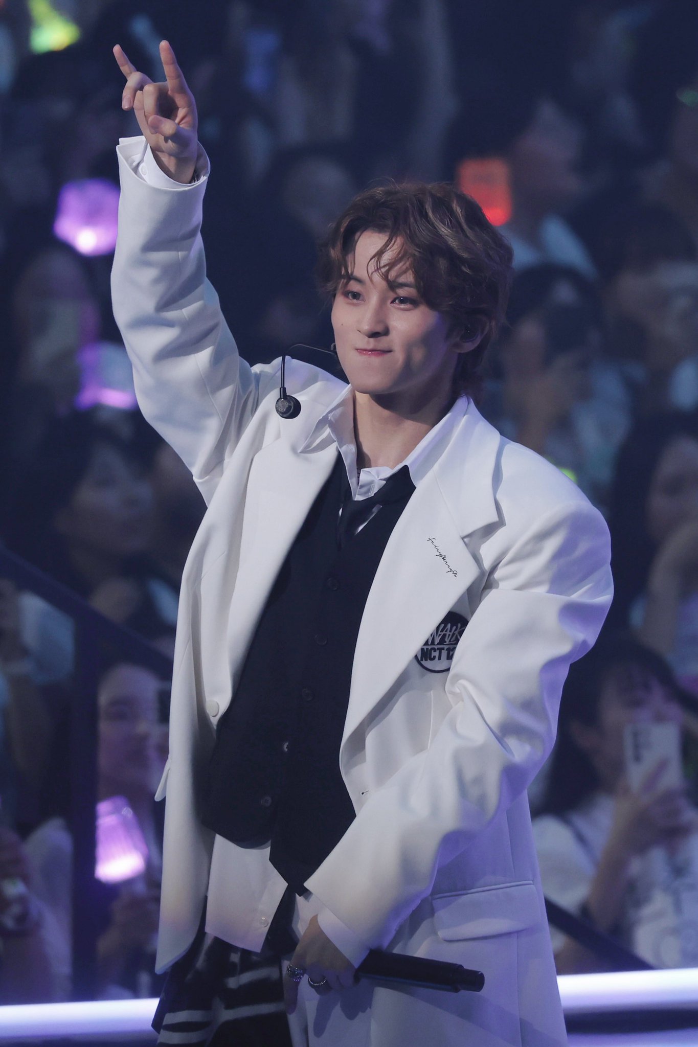 GUIUtSJWwAAv9e4.jpg:large