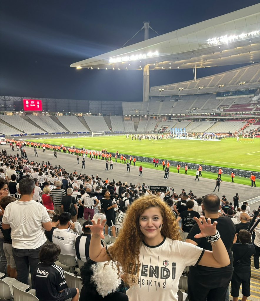 iremyigit__'s tweet photo. @Besiktas 🦅🤍🖤 https://t.co/mHVQLSNJzO