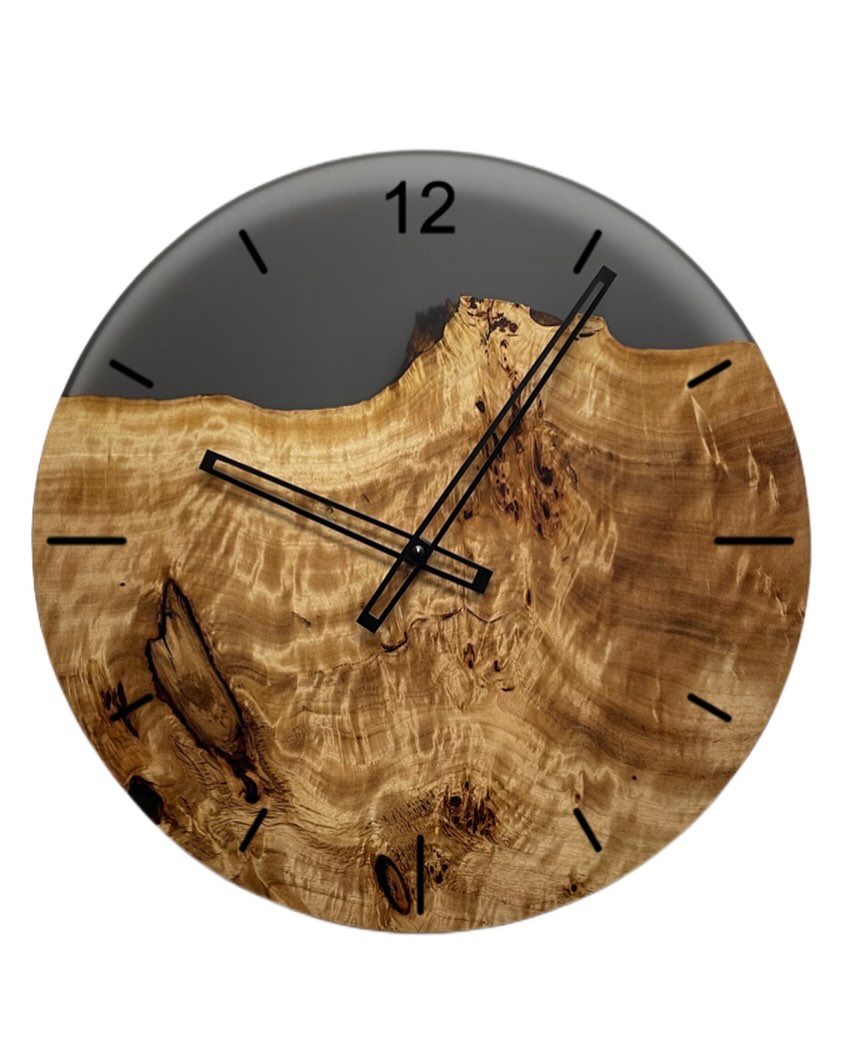 NHodiny's tweet photo. Představujeme 🕰👍
Designové hodiny - Topol očkový / kouřový epoxid, průměr 40 cm.

Výrobce:
@rv_wood

#moonclock #art #clock #wallclock #industrialclock #woodenclock #black #hodiny #nastennehodiny #drevenehodiny #homedecor #homedesign #rucicky #drevo #vyrobenosrdcem #home https://t.co/UmiUvWq0cr