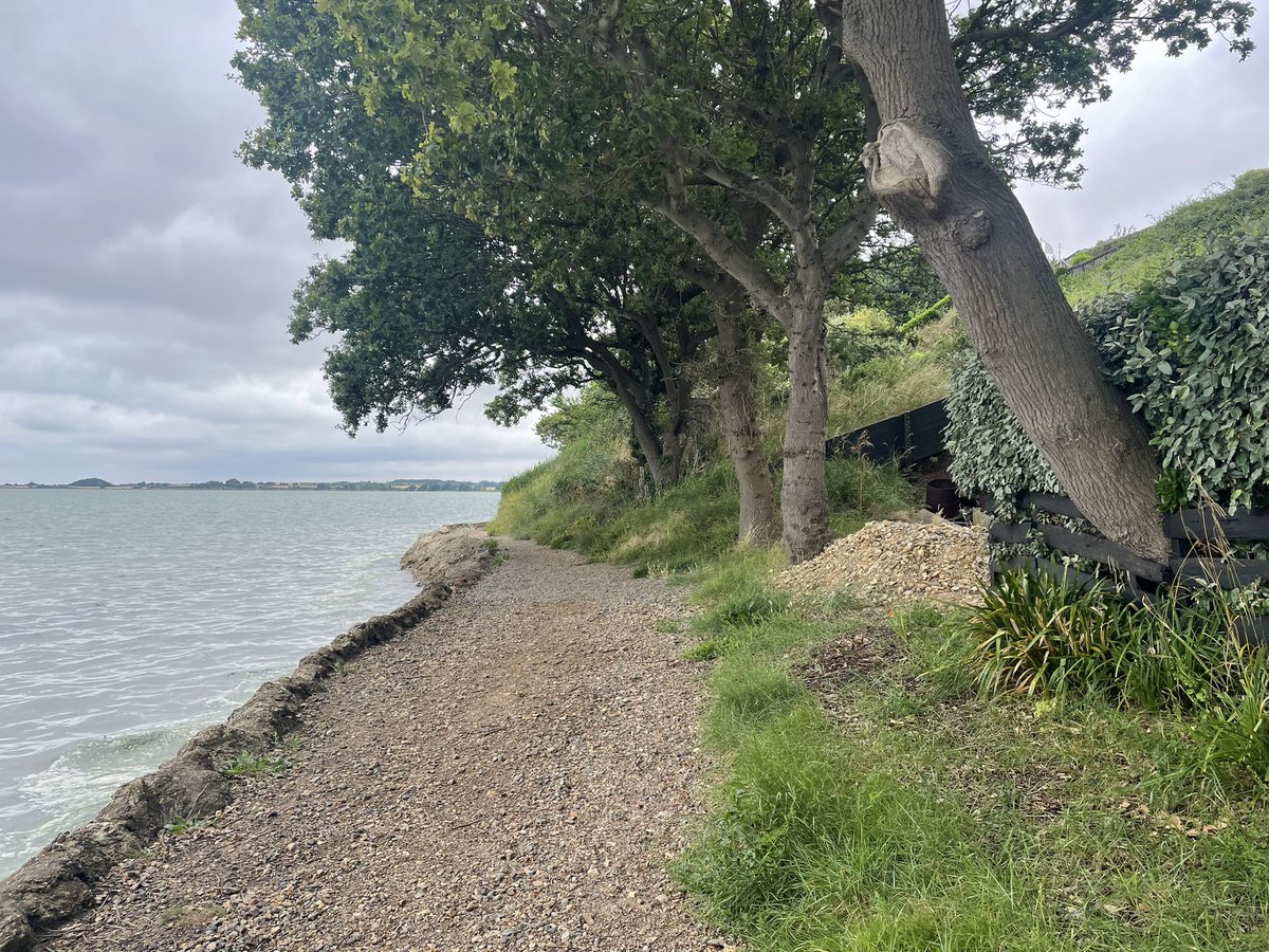 erinjacqgill's tweet photo. The Suffolk side of the Stour Estuary is a quite a quiet shoreline. #weekendwalking #mayweallbesafe l https://t.co/n2FX69zF49