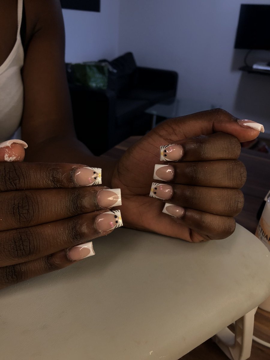Setbyindia's tweet photo. Hello kitty nails 🎀 https://t.co/nok1QqEvMF