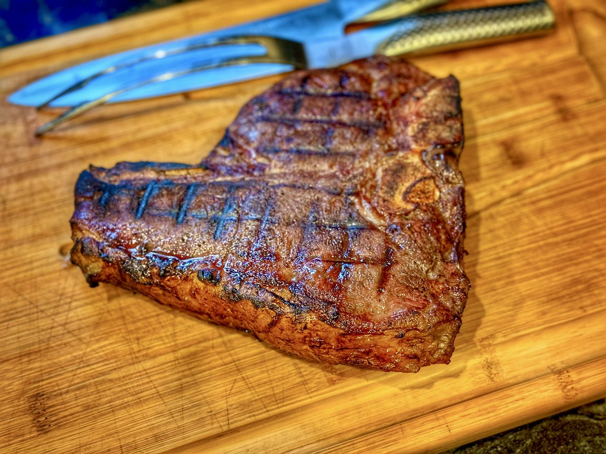 cooksdigest's tweet photo. A tasty 32oz T-bone steak from @SherwoodFoods1 cooked in the @SousVideSupreme and seared in #themightyminimax served with sweetcorn mushrooms and amazing chips made from @waitrose wonky potatoes @BigGreenEggUK @EdHenriet #bge #biggreenegg https://t.co/q5dtYc9PaH