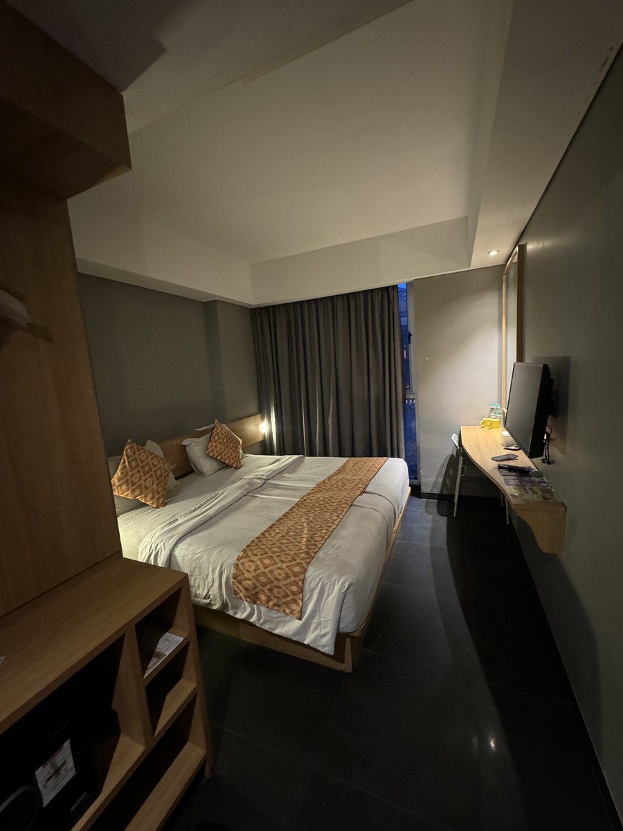 queerisy's tweet photo. "kalau ke jakarta nginep di mana ya?"

NIH AYOOO SAVE &amp; LIKE THREAD ini biar yang lain juga tau rekomendasi hotel daerah Jakarta start 300Ribuan udah include sarapan.

list hotel di sini yang pernah aku datangi &amp; pict taken by me! semoga membantu ~ https://t.co/n7JUr3bTpX