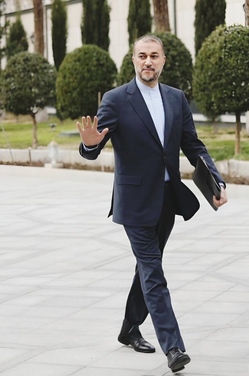 ED_digitalart's tweet photo. طیره جلوه طوبی قد چون سرو تو شد
غیرت خلد برین ساحت بستان تو باد
#حافظ

 شهید حسین #امیرعبداللهیان 🌹
Amir-Abdollahian
#amirabdollahian 
@Amirabdolahian https://t.co/31AIBFWzVl