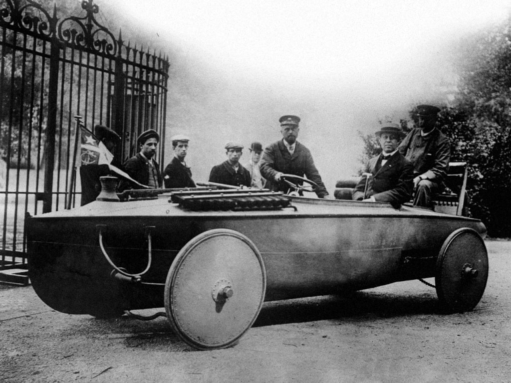 EnglishMow's tweet photo. 1907 Ravaillier Amphibious car. Jules Ravaillier has spent years in developing it.  The 4-passenger powerboat became one of the first amphibian cars in the world. It could reach 35km/h on the land and 9km/h on the water thanks to 20hp engine. #Ravaillier #amphibia #Равалье #auto https://t.co/S8jhnkZNXQ