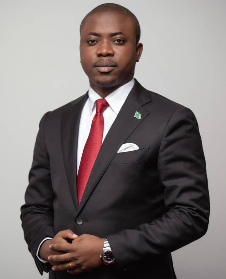KerenBashale's tweet photo. Honorable Sénateur @EkumboMoise, vous n'êtes pas le candidat du favoritisme mais, le choix compétent de la jeunesse congolaise pour le rajeunissement de la classe politique comme le veut la vision du Chef de l'État. Nous soutenons votre candidature au poste de questeur du Sénat. https://t.co/57lROtit2T