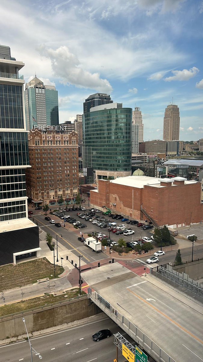 vert_MF's tweet image. Mark and Andy&apos;s first day in Kansas City for #SHAREkc2024. Kansas City is famous for BBQ so they just had to go to a BBQ smokehouse, Q39! @ich408i