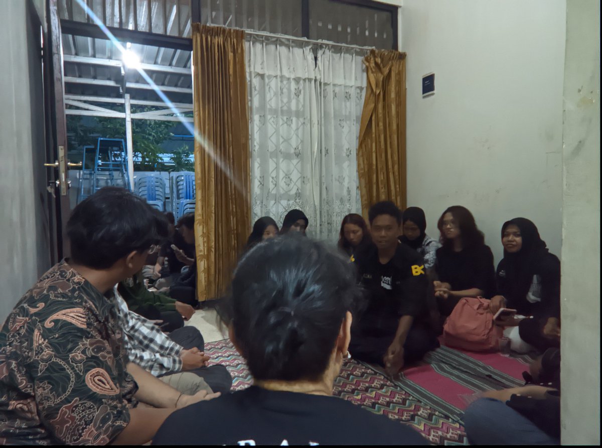 ceythekidd's tweet photo. oi mbak abel.. u kok udah 100 hari aja ninggalin gw.. kangen.. padahal gw awalnya pengen masuk ugm karena ada mbak abel😔 damai di surga sama papa ya mbak💗 https://t.co/IIowNL0rvb