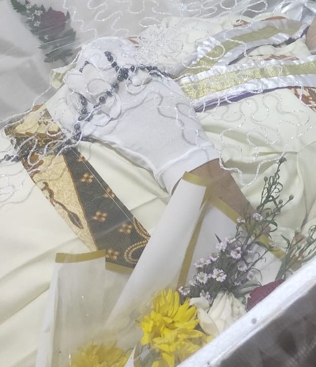ceythekidd's tweet photo. oi mbak abel.. u kok udah 100 hari aja ninggalin gw.. kangen.. padahal gw awalnya pengen masuk ugm karena ada mbak abel😔 damai di surga sama papa ya mbak💗 https://t.co/IIowNL0rvb