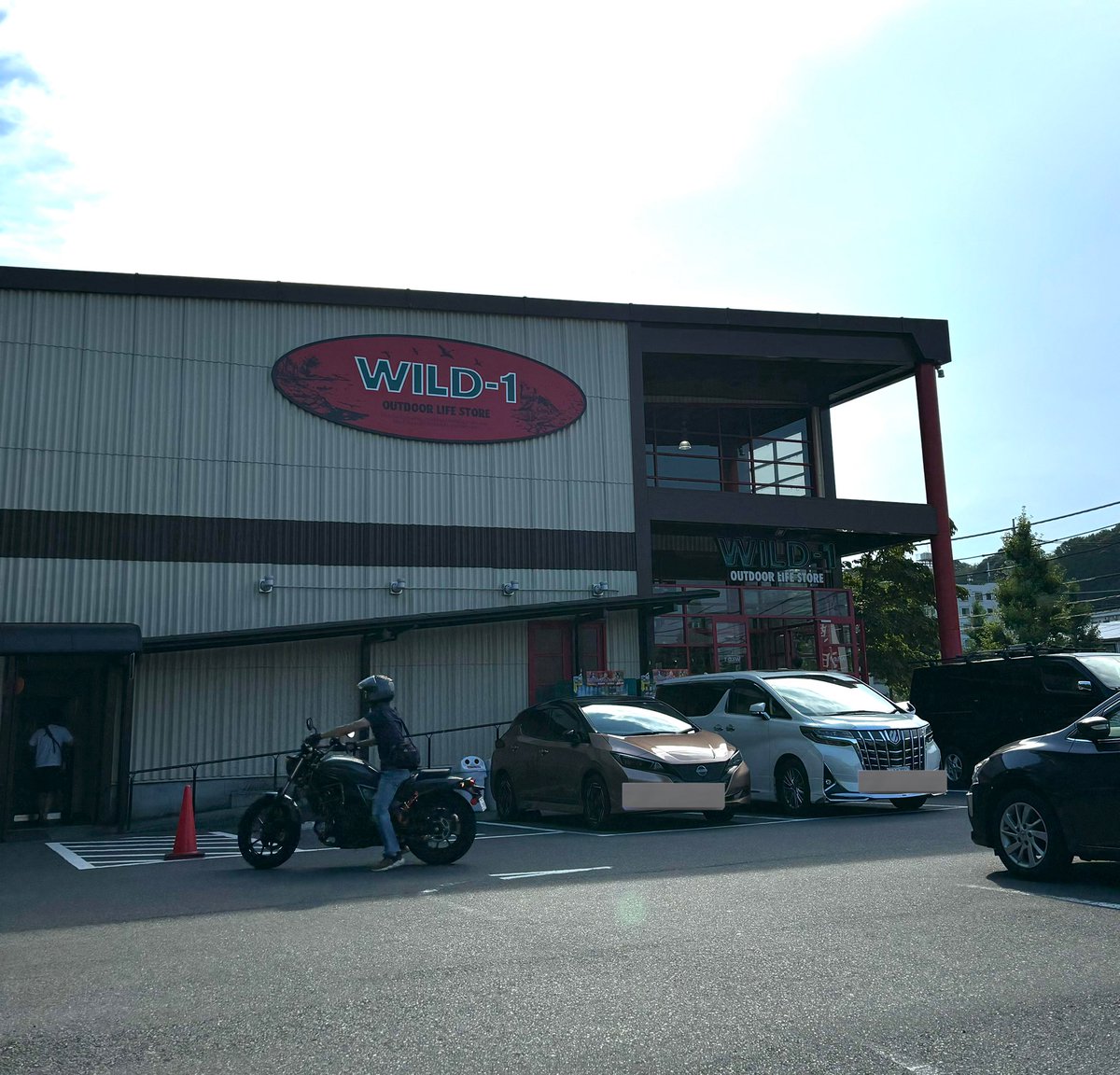 C41wmc's tweet photo. そろそろ新しいクーラーボックス欲しくて色々お店見て回ってきました

なかなかどれにしようか決めれず😓

ハードクーラーボックスで、基本的に1泊程度の使用なのですが、何かお薦めあれば教えてほしいです🙏

先程車のナンバーなど写ってしまってたので再投稿です🙇‍♂️いいねしてくれた方ゴメンなさい https://t.co/g7GIgbGvBh