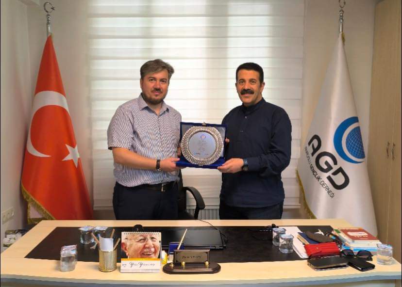DrAhmetGok's tweet photo. Anadolu Gençlik Derneği Gaziantep Şube'sini ziyaret ettik. Genel Başkan Yardımcısı Sayın Özcan Fidan beyefendiye ve AGD Gaziantep ekibine misafirperverlikleri için teşekkür ediyorum. 

Allah cc. önce ahlak ve maneviyat diyen, vatan millet sevdalısı gençler yetiştirme hususundaki gayretlerini ve başarılarını daim eylesin inşallah...
@AGDSalihTURHAN
@agdorgtr