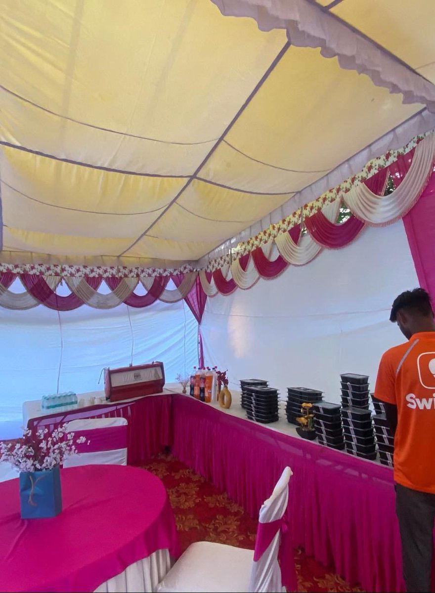 They ordered food online for an engagement ceremony?? Bhai I have seen everything 😭😭