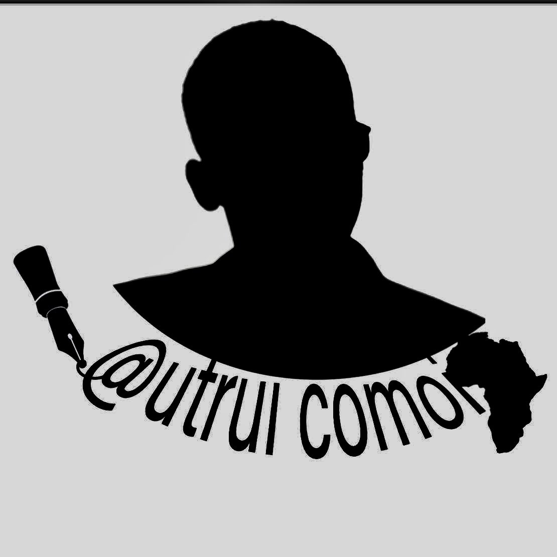 autruicomoi's tweet photo. La passion est encore passée par là et beaucoup de coeurs se sont emballés entre la sortie inopportune du Premier ministre et la réplique disproportionnée de l’Abbé André Latyr Ndiaye que je suis depuis les années 90. 

Ousmane Sonko est ce qu’il est. Un homme souvent cash et cru sur beaucoup de sujets. L’exercice du pouvoir l’amènera peut-être à faire preuve de plus de tact quand il voudra aborder certains « problèmes » en public. 

OUI, parce que c’est un problème quand même, dans une République de droit laïque, qu’on interdise à une fille d’accéder à un établissement scolaire à cause du Voile qu’elle porte sur sa tête. Notre Laïcité ne prône pas l’exclusion des signes religieux. Elle rassemble. La France a réussi à en faire un instrument d’exclusion. Et nous savons tous que son but principal est de prôner la Négation de la religion tout court.

Il est évident qu’aucun parent chrétien ne va s’aventurer à inscrire son enfant au Daara de Koki. De même, vous ne verrez pas musulman envoyer son fils à Ngazobil. Il n’y a aucun problème à ce niveau. La Constitution consacre la Liberté de culte.

Aussi, les établissements scolaires et universitaires, qu’ils soient publics ou privés, sont régis par les lois de la République. Qu’ils soient gérés par des associations musulmanes, chrétiennes ou autres, ils doivent se soumettre aux lois sénégalaises.

J’ai fait mes études primaires dans une école privée catholique. Je ne me suis jamais senti exclu, discriminé ou toléré. C’était chez mois là-bas. Messieurs Pascal,  Emmanuel, Mesdames Edmé, Mbengue, Dione étaient mes oncles et tantes. Musulmans ou chrétiens, nous étions plus que leurs élèves. Nous étions leurs neveux et nièces. Nous ne devons pas accepter qu’un bout de foulard sur la tête d’une innocente fille change cette réalité que tous les autres nous envient.

Et s’il vous plait, c’est Dimanche, Jour du Seigneur, jour de pardon. Que les autorités étatiques et celles de l’Eglise se rencontrent pour discuter de tout ça et trouver une solution définitive. Nous ne pouvons pas continuer à en débattre chaque année avec autant de passion. Des diatribes sur la Foi peuvent facilement virer à une situation incontrôlable. Té #LiiÑuBooléMoEupDoolé. 🙏🏾