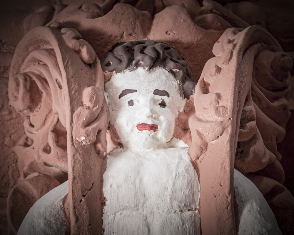 スペインの教会の修復された天使像 どれも傑作すぎて笑いが止まらない