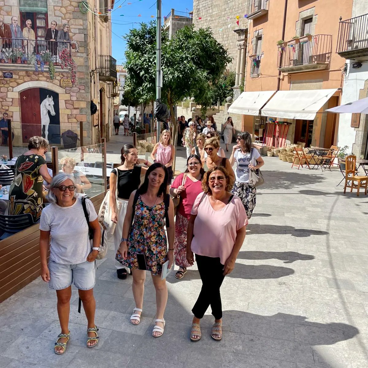 pobledellibres's tweet photo. 🔝Amb la Sílvia Soler ha tornat la temporada de cicles, en aquest cas el LLIBRETERS VIP. Hem pogut passar un matí exquisit entre llibreries i recomanacions literàries de la Sílvia. Ben aviat publiquem el que ens ha recomanat. Moltes gràcies a tots els que ho heu fet possible! https://t.co/uqzUvYbl9y