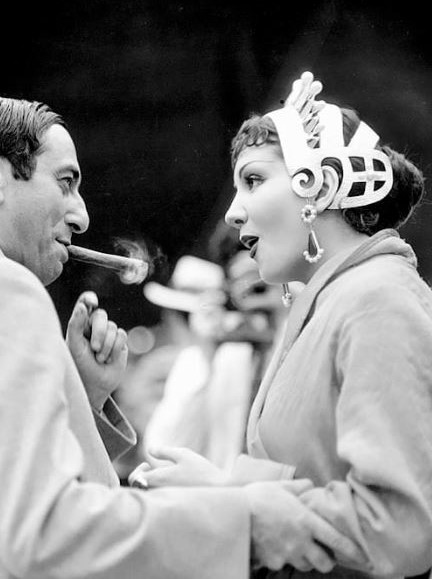 FilmsQuirky's tweet photo. #TakingABreakFromFilming  
#TheSignOfTheCross (1932)
A Roman soldier becomes torn between his love for a Christian woman and his loyalty to Emperor Nero.

#ErnstLubitsch visits #ClaudetteColbert on set. 
#FilmX  📽️  🎬 https://t.co/pXzOG9ZkX6