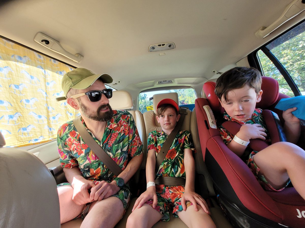BRADEYchris's tweet photo. #Bestival en route with Paul, Wallace and Otis https://t.co/Z5yRO5MdEB