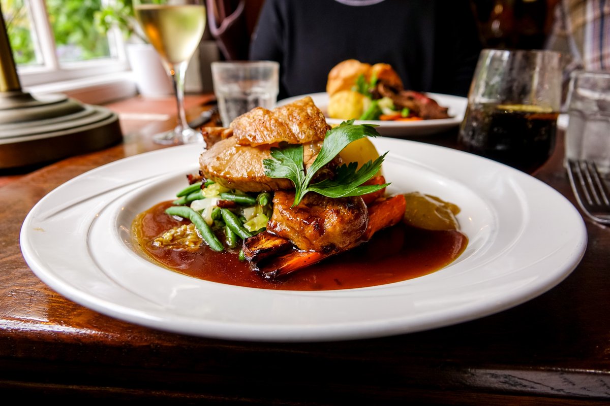 Redlionstaffs's tweet photo. Ready for a Sunday roast?⁠
⁠
Join us today 👉️ https://t.co/VcinmxVgq1⁠
⁠
#RedLionStaffs #Stafford https://t.co/PCRdh11mR3