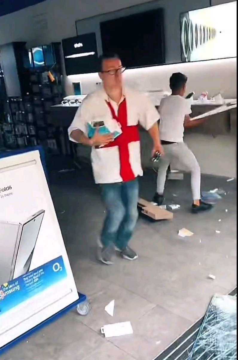 This man “got his country back” by looting O2