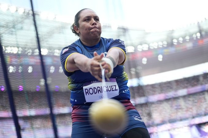🇻🇪 La atleta venezolana Rosa Rodríguez se clasificó para la final en lanzamiento de martillo en #Paris2024.

Nacida en Acarigua, se ubicó 10ª en la clasificación con 71,76 metros, a 1,88 metros de su mejor marca.

Ella buscará mejorar su 10º lugar obtenido en Río de Janeiro 2016.