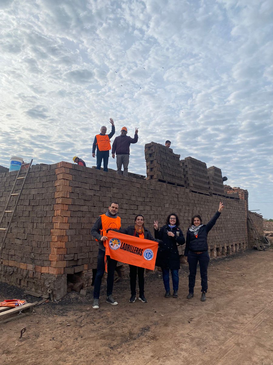 ElArgentinoOk's tweet photo. 📢 @AmbetYuson y la #ICM apoyan la lucha de la #UOLRA en San Andrés de Giles

📌 La Internacional de la Construcción y la Madera valoró los avances del programa de fortalecimiento comunitario del sindicato #Ladrillero https://t.co/Z5IBgjuRlW https://t.co/vyd7atSTME