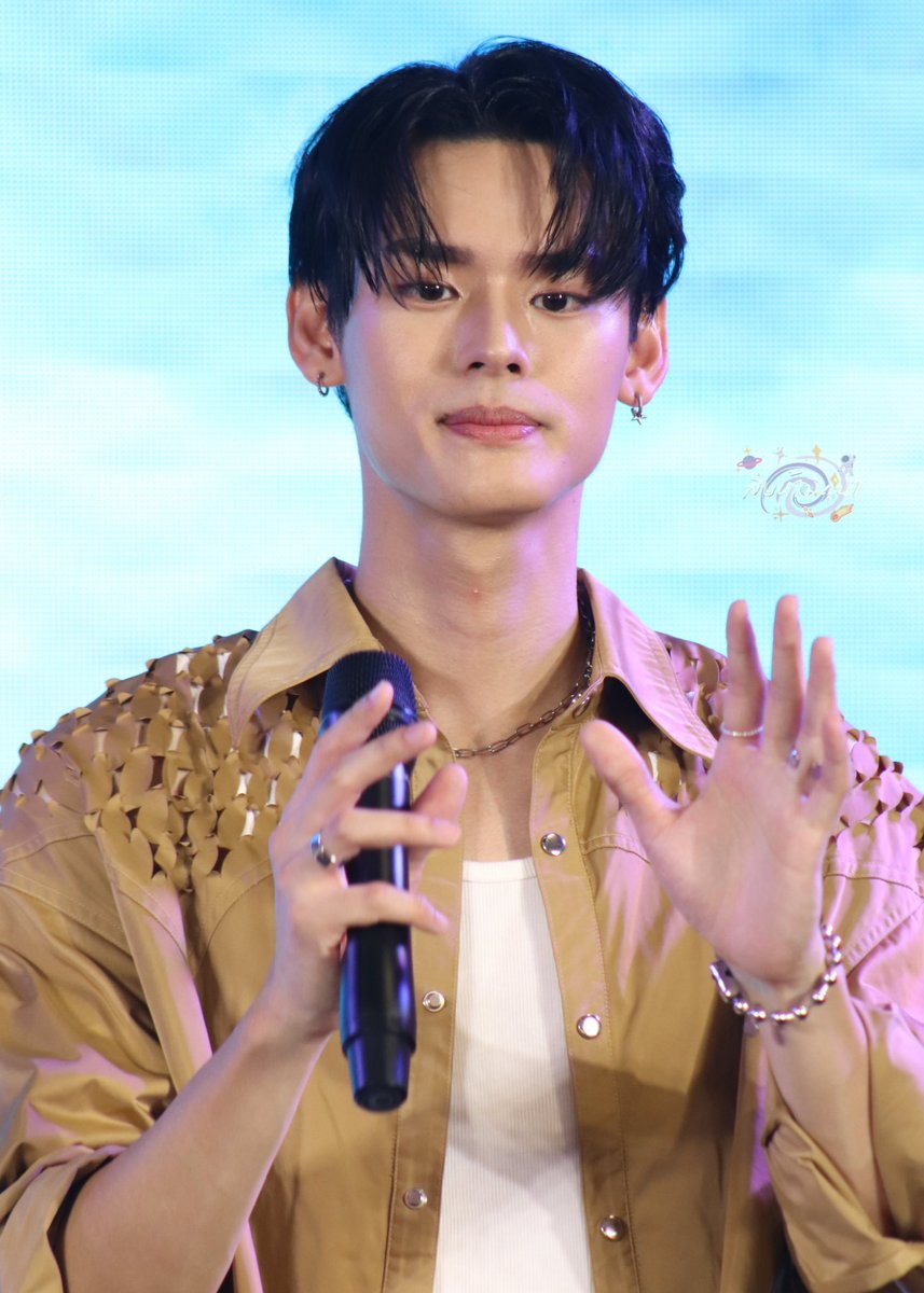 15Mithuna's tweet photo. 04.08.2024

#ตลาดนัดวันสร้างสุขxPERSES 
#NAY_PERSES
#PERSES #PERSES_TH 
#GNEST #GMMMusic #TPOP https://t.co/60JxI0jHk4