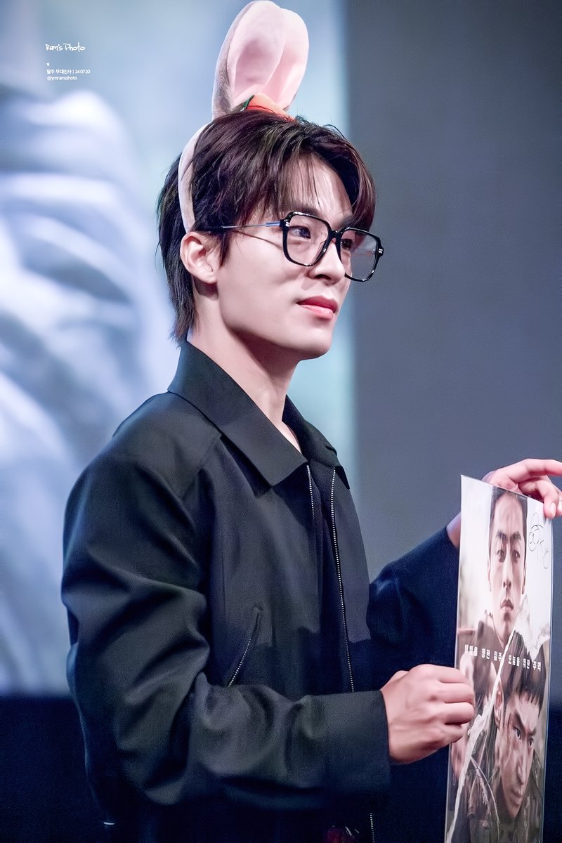 240720 영화 #탈주 무대인사
#구교환 리현상 

🐰✨✨