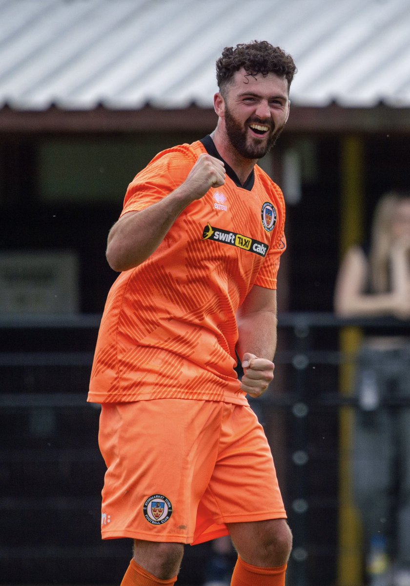 stowtownfc's tweet photo. That winning feeling! 💛🖤
#OneClubOurClubSince1883 https://t.co/xy9S0tjmpp