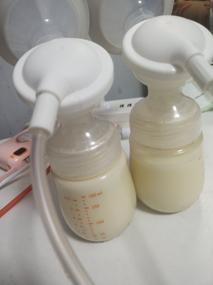 joncotta's tweet photo. @zgf778899 看著媽媽用電動吸乳器抽出她美麗的大奶頭，用大奶瓶和大聲滴的性感泄乳，一定會很刺激。如何取得自訂的吸乳影片？請寄PM給我 https://t.co/7d5JFaIGkg