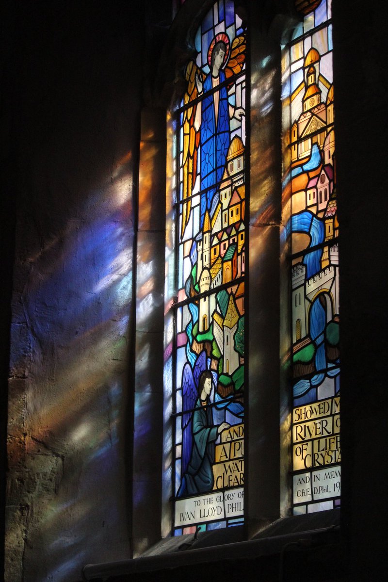 AnastasiaScribe's tweet photo. Warm afternoon light filtering through stained glass at St Lawrence, Warborough, spotted on a visit with @StargazingAleta last week! 

#stainedglasssunday https://t.co/MK4EGSfuap